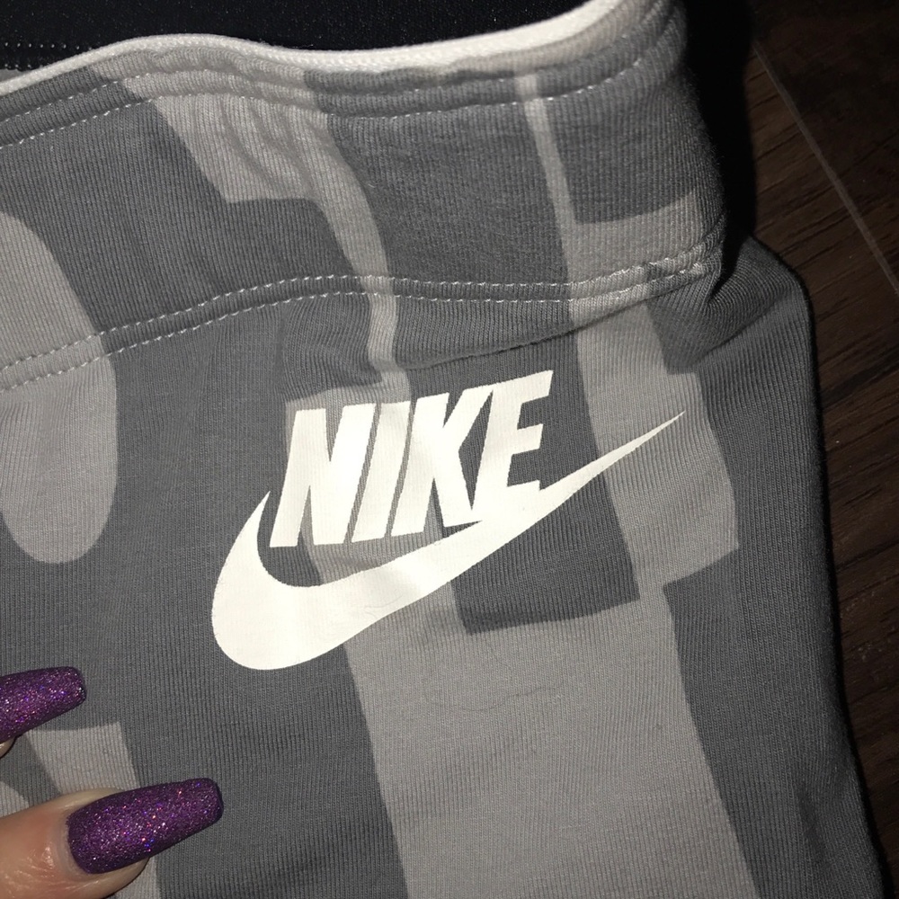 Like new Nike leggings ๐๐ - Picture 4 of 4